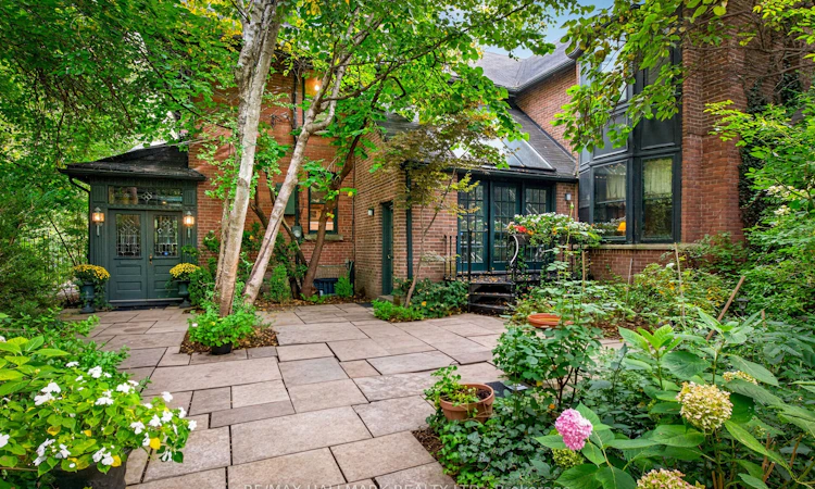 11 Pine Hill Road