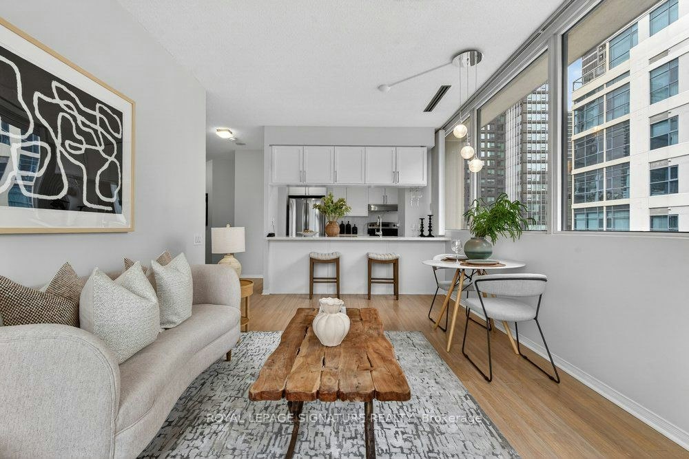 707-555 Yonge Street, Toronto, ON, M4Y 3A6