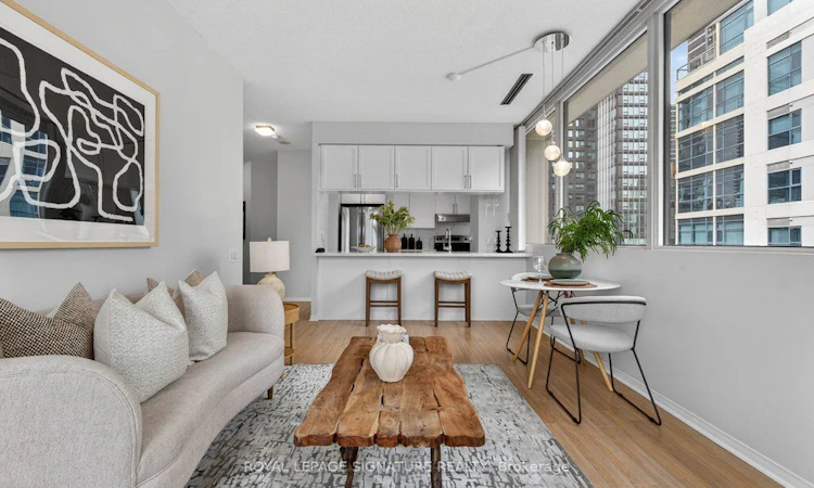 707-555 Yonge Street