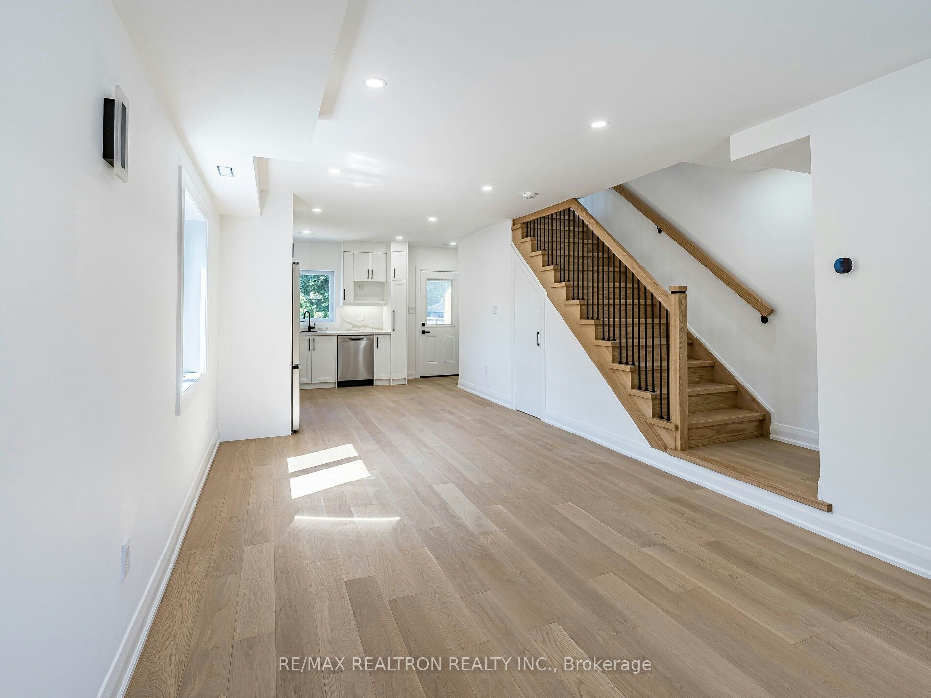 6 Greyton Crescent, Toronto, ON, M6E 2G2 - 10
