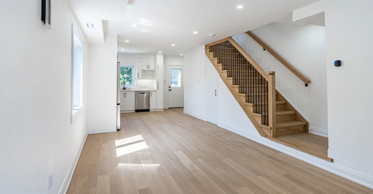 6 Greyton Crescent, Toronto, ON, M6E 2G2 - 10