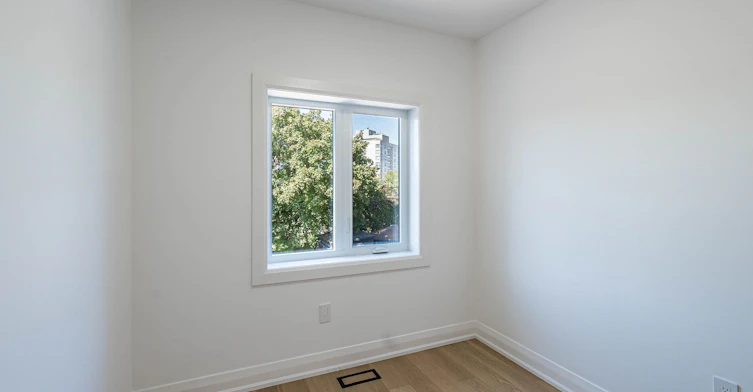 6 Greyton Crescent, Toronto, ON, M6E 2G2 - 33