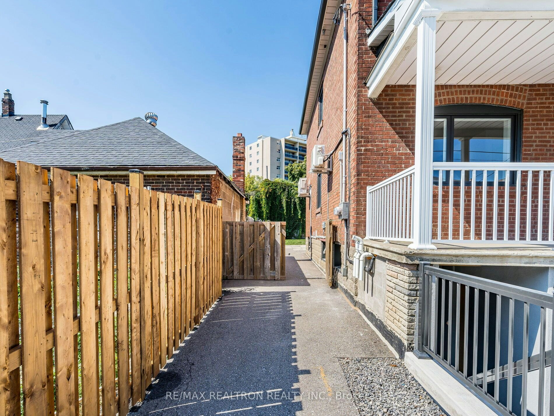 6 Greyton Crescent, Toronto, ON, M6E 2G2 - 39