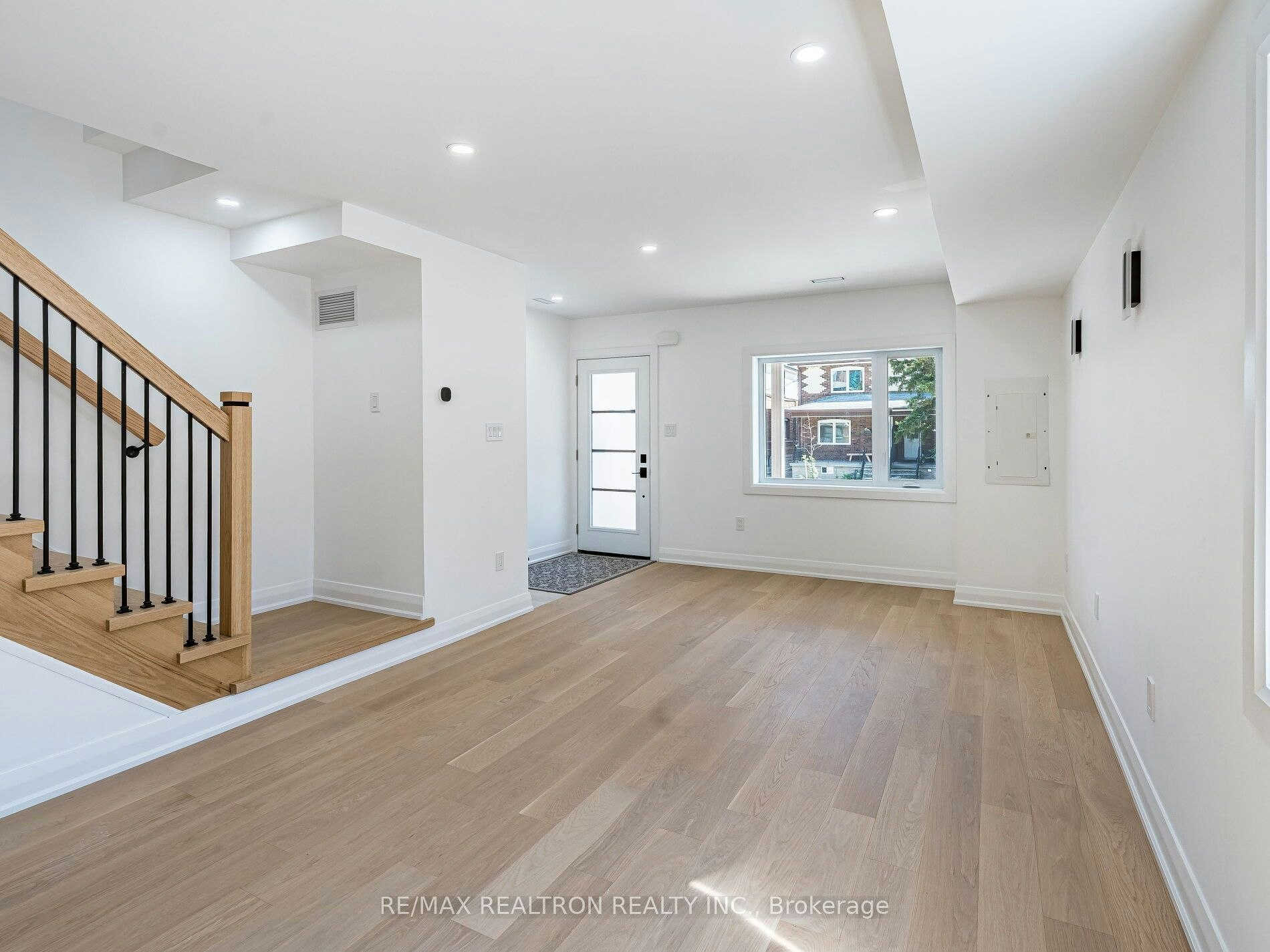 6 Greyton Crescent, Toronto, ON, M6E 2G2 - 13