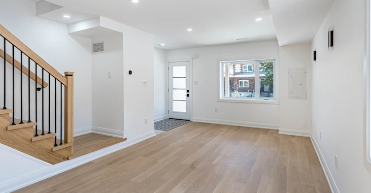 6 Greyton Crescent, Toronto, ON, M6E 2G2 - 13