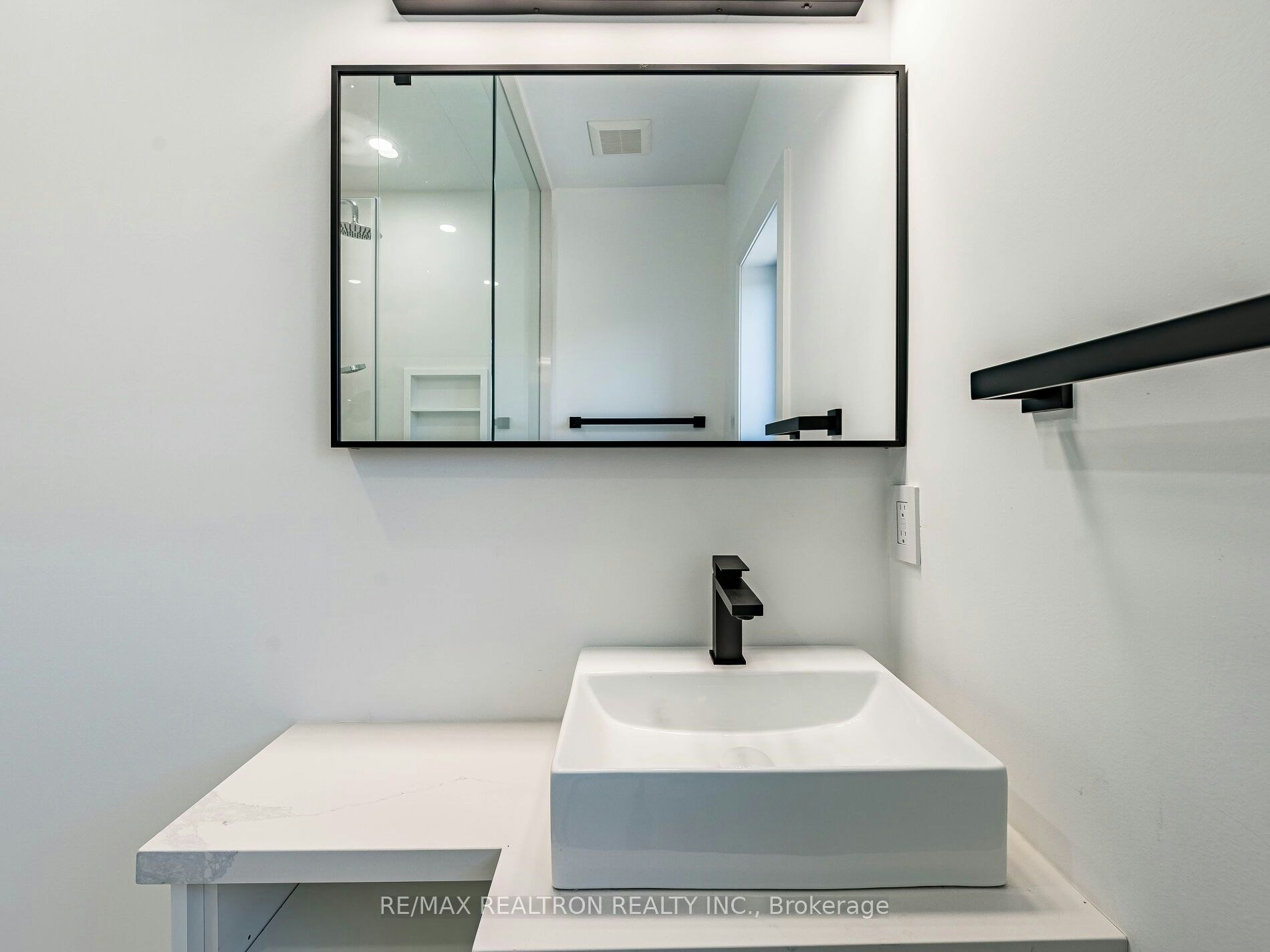 6 Greyton Crescent, Toronto, ON, M6E 2G2 - 37