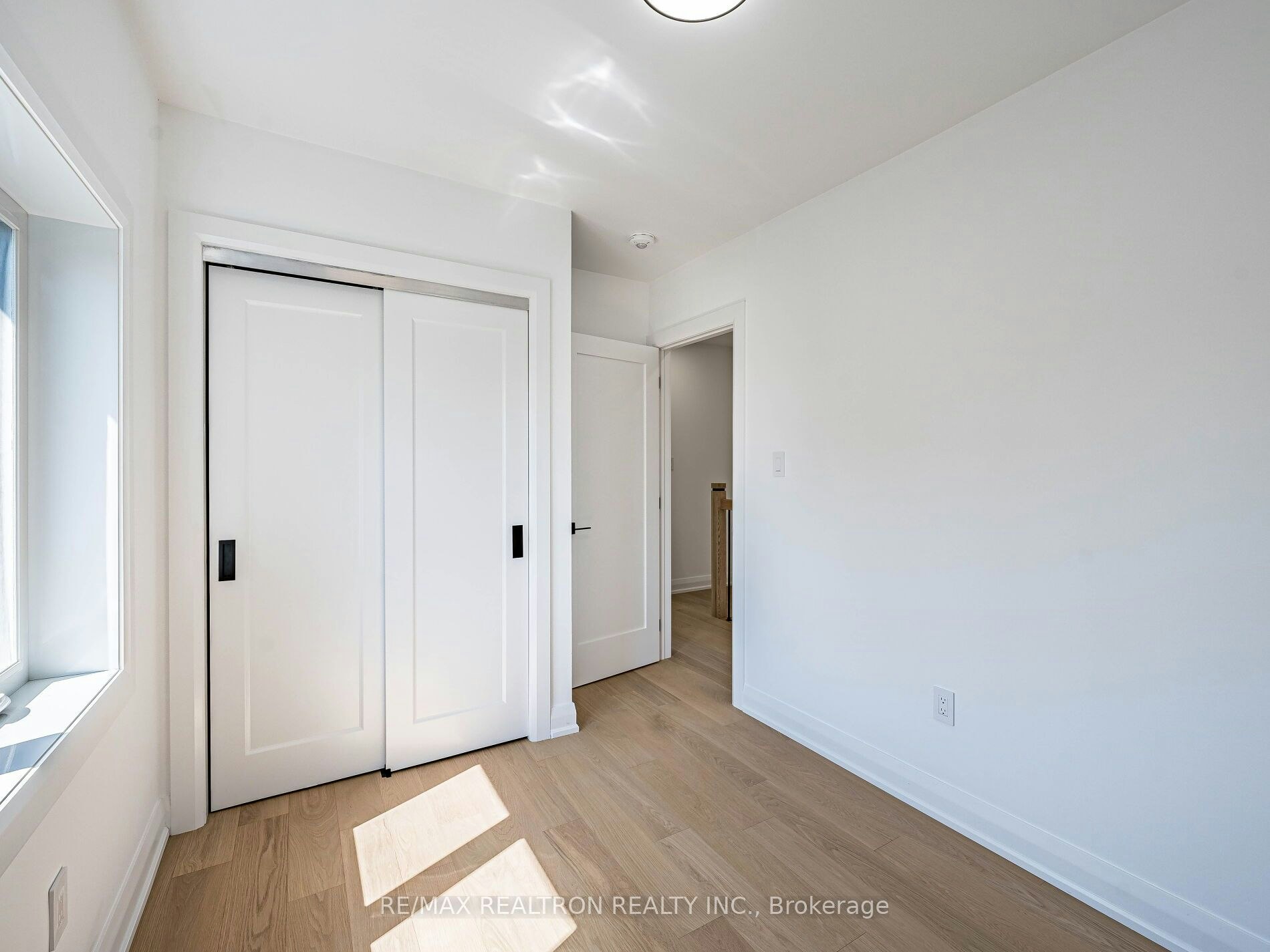 6 Greyton Crescent, Toronto, ON, M6E 2G2 - 31
