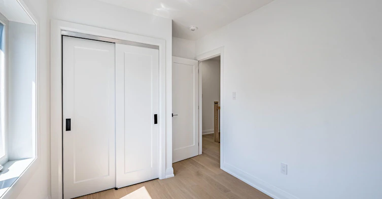 6 Greyton Crescent, Toronto, ON, M6E 2G2 - 31