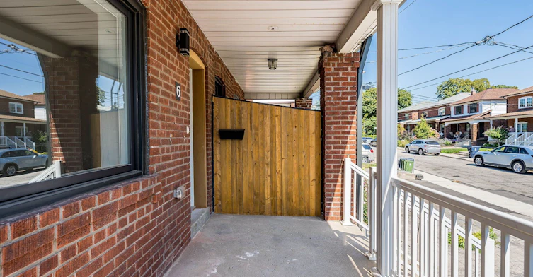 6 Greyton Crescent, Toronto, ON, M6E 2G2 - 6