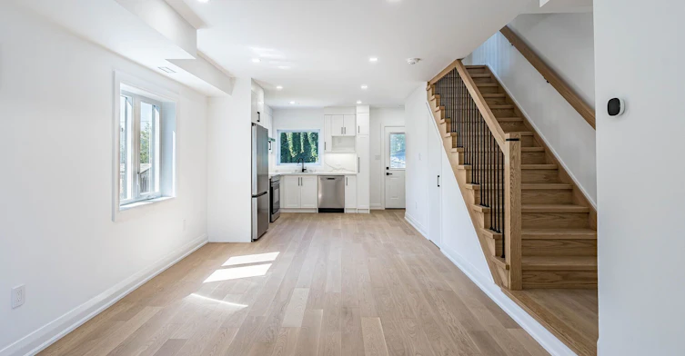 6 Greyton Crescent, Toronto, ON, M6E 2G2 - 11