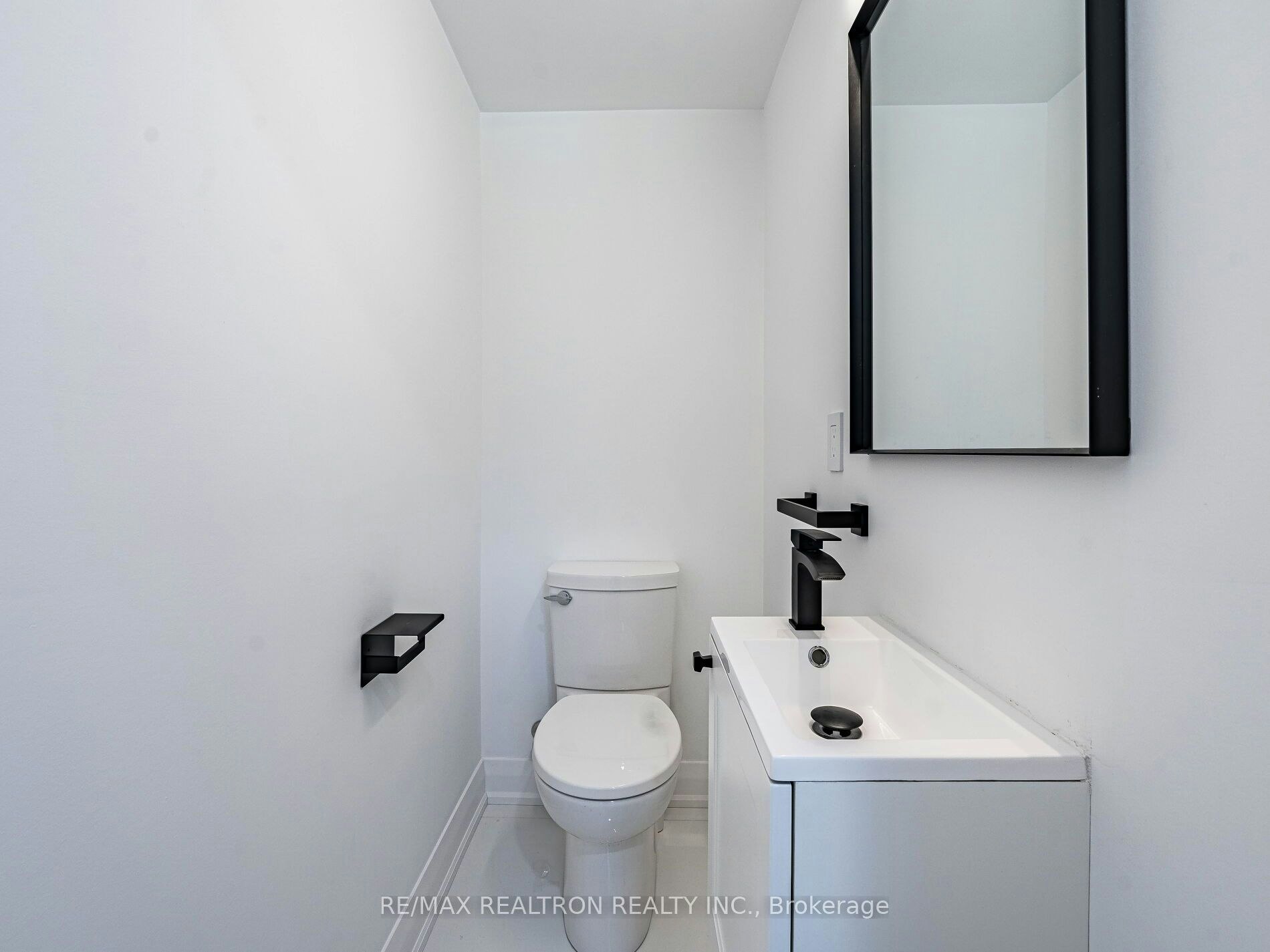 6 Greyton Crescent, Toronto, ON, M6E 2G2 - 21