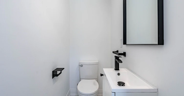 6 Greyton Crescent, Toronto, ON, M6E 2G2 - 21
