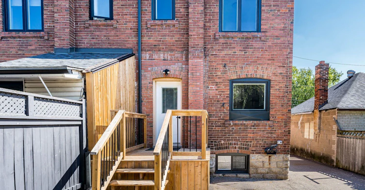 6 Greyton Crescent, Toronto, ON, M6E 2G2 - 45