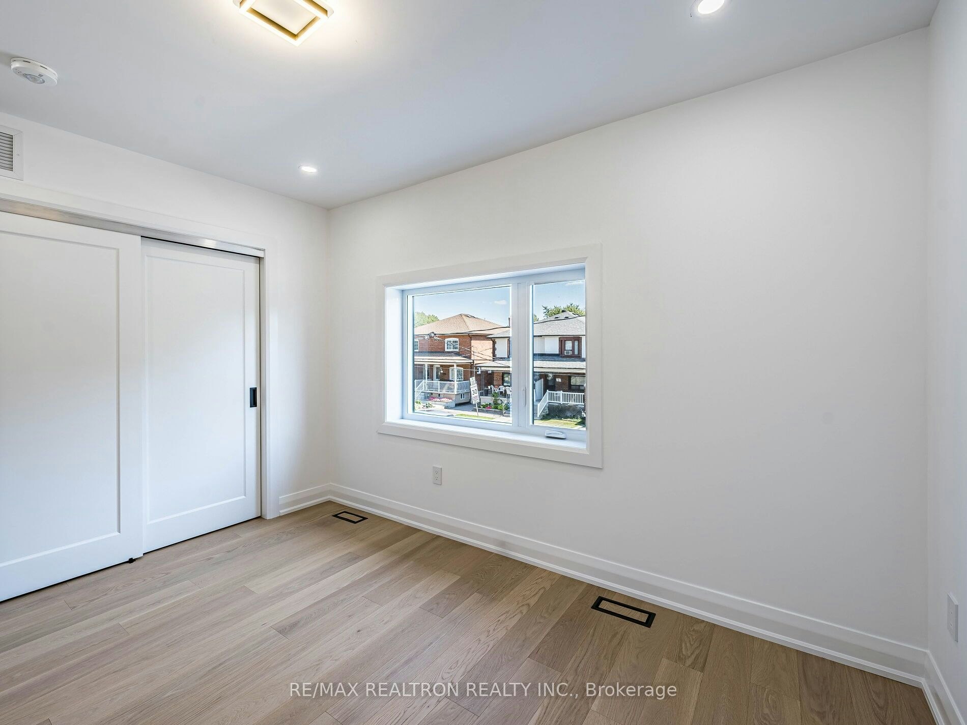 6 Greyton Crescent, Toronto, ON, M6E 2G2 - 25