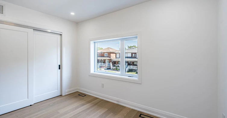 6 Greyton Crescent, Toronto, ON, M6E 2G2 - 25