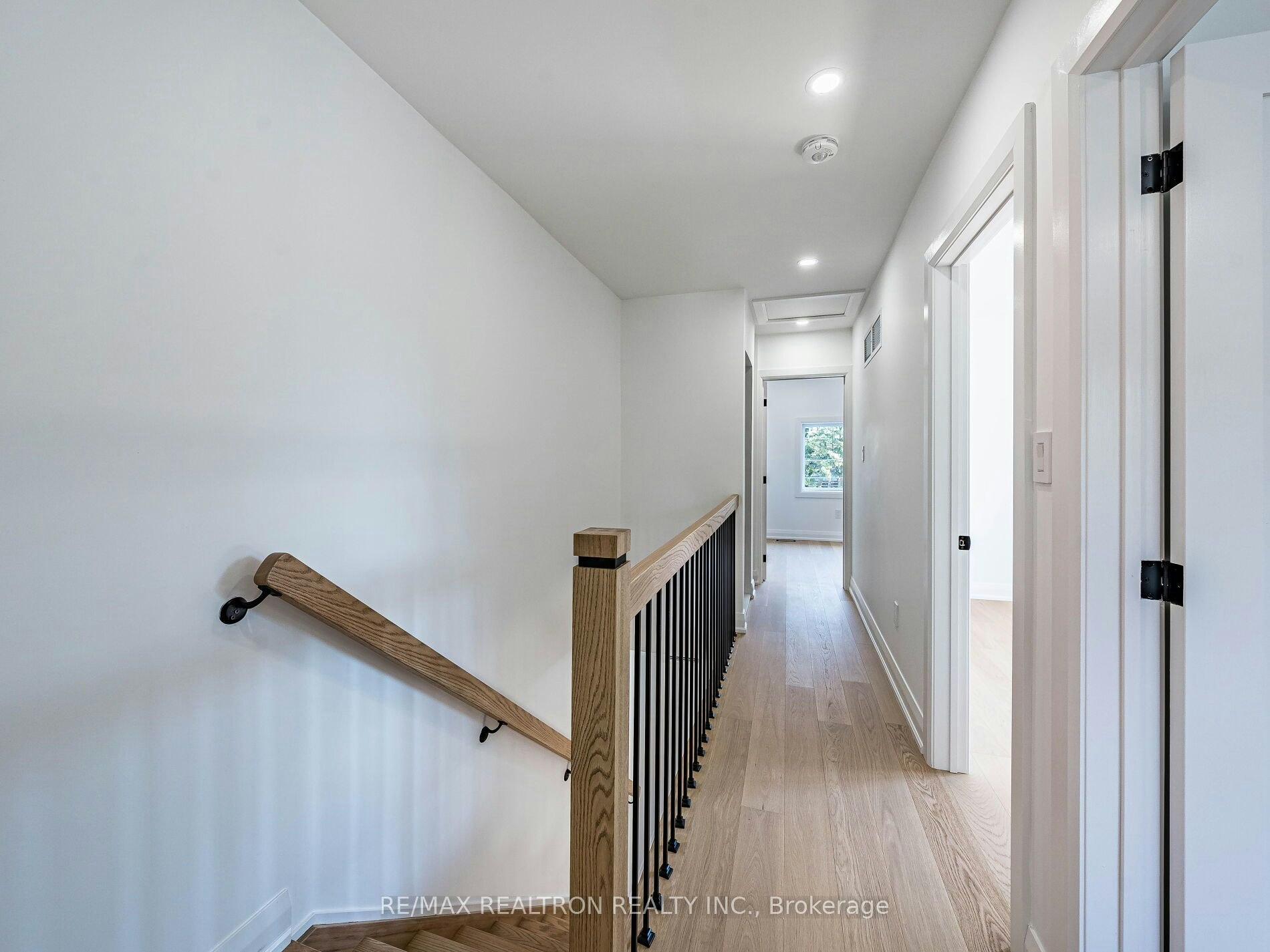 6 Greyton Crescent, Toronto, ON, M6E 2G2 - 23