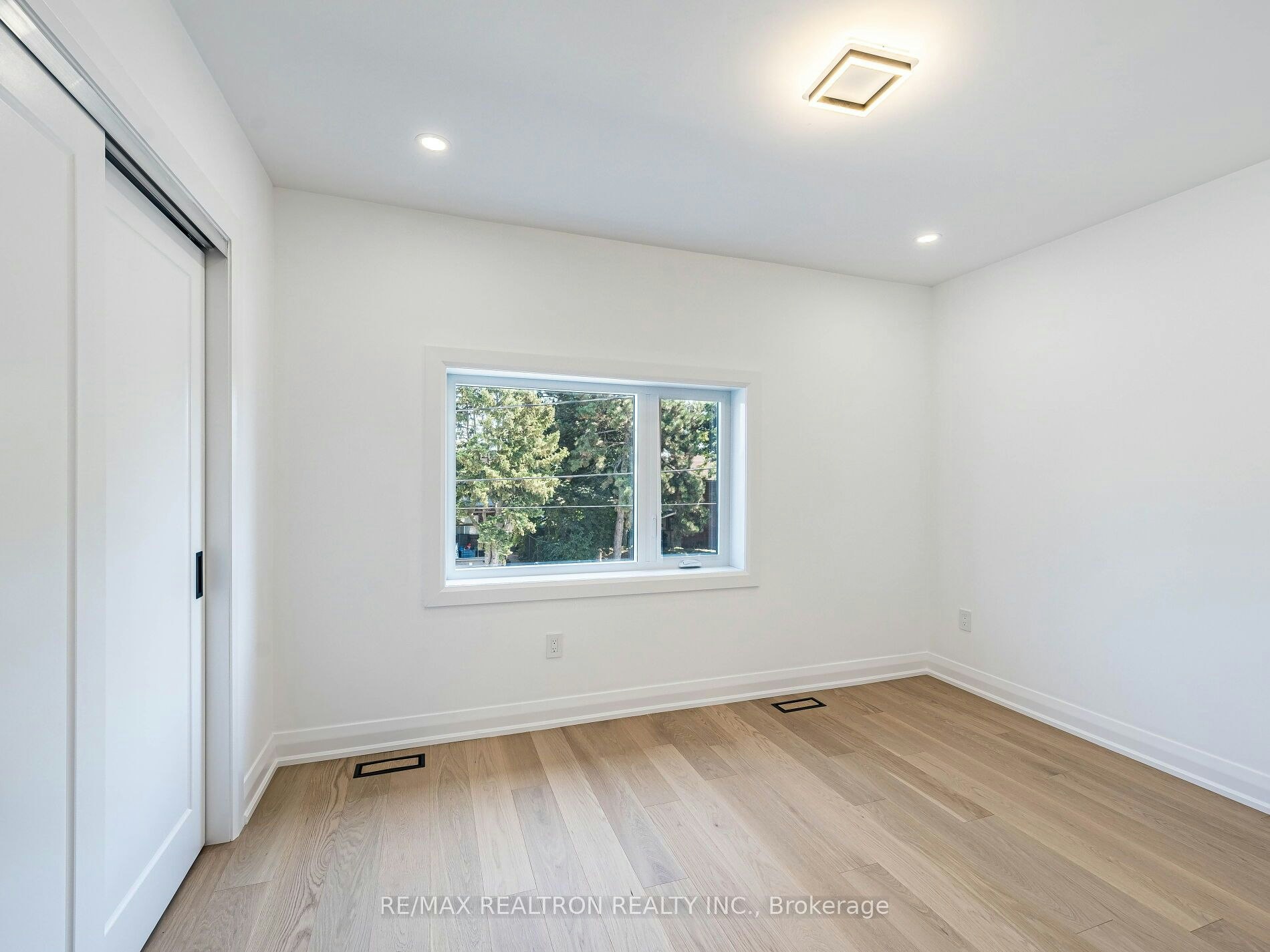 6 Greyton Crescent, Toronto, ON, M6E 2G2 - 24