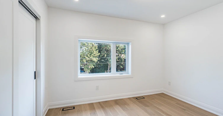 6 Greyton Crescent, Toronto, ON, M6E 2G2 - 24