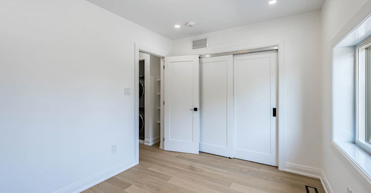 6 Greyton Crescent, Toronto, ON, M6E 2G2 - 26