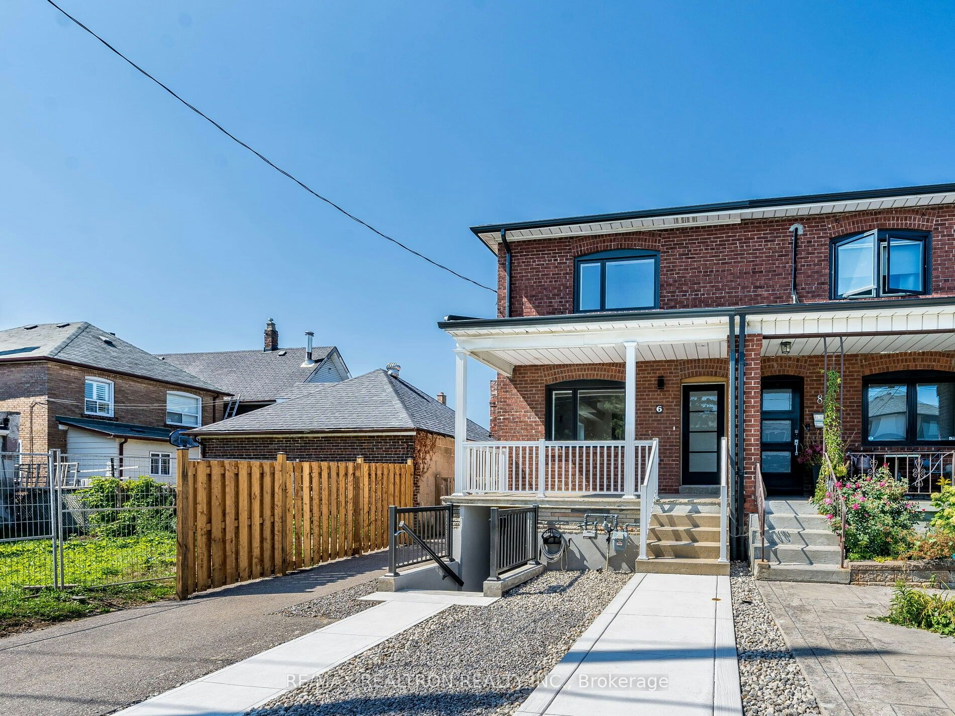 6 Greyton Crescent, Toronto, ON, M6E 2G2 - 3