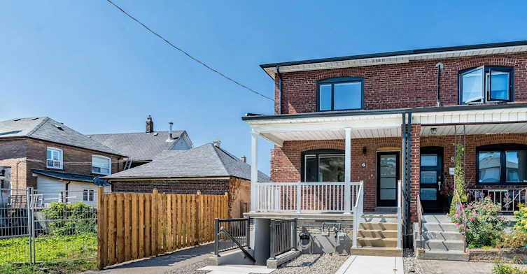 6 Greyton Crescent, Toronto, ON, M6E 2G2 - 3