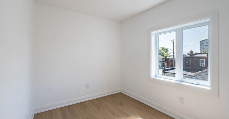 6 Greyton Crescent, Toronto, ON, M6E 2G2 - 29