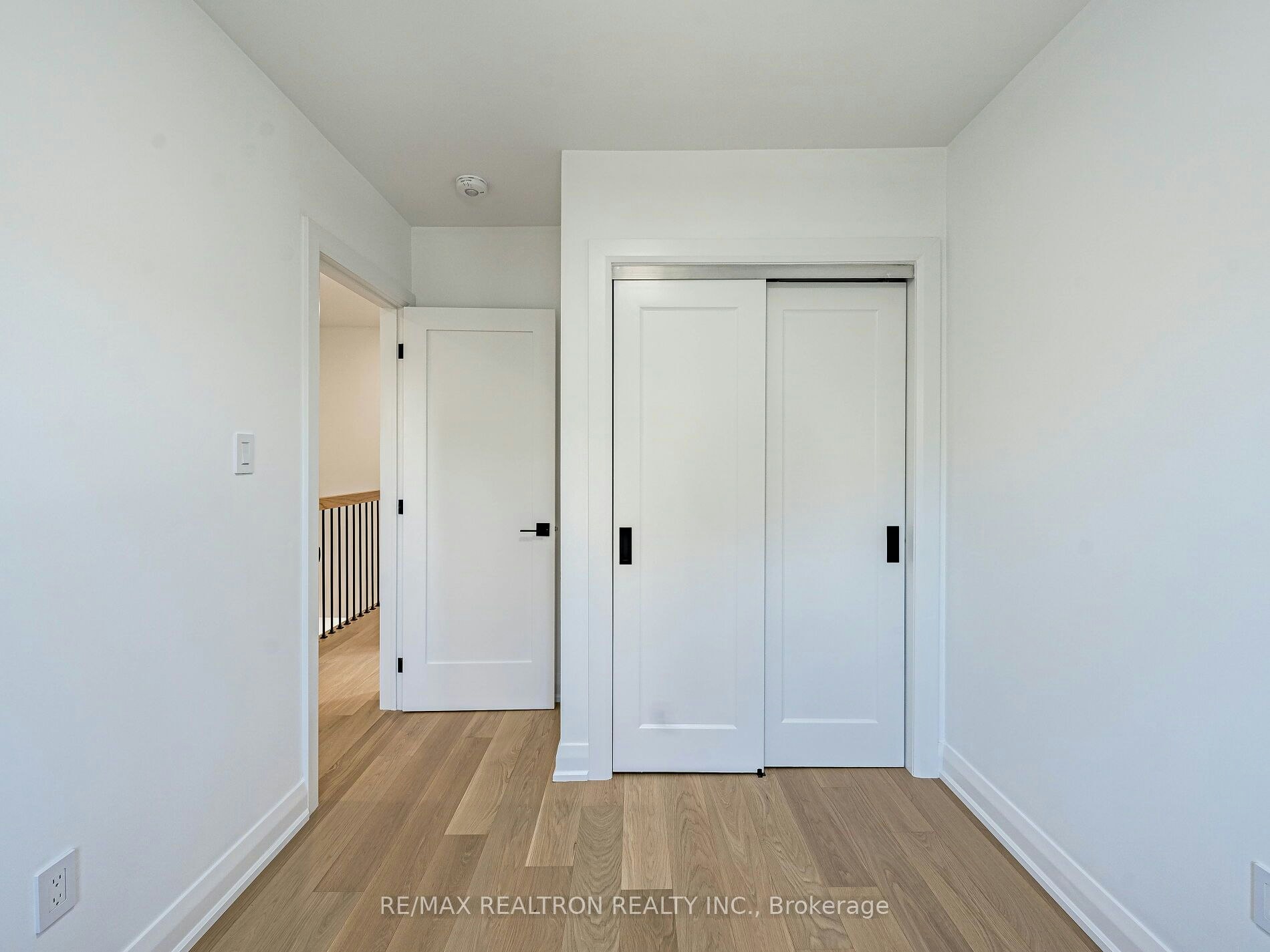 6 Greyton Crescent, Toronto, ON, M6E 2G2 - 34