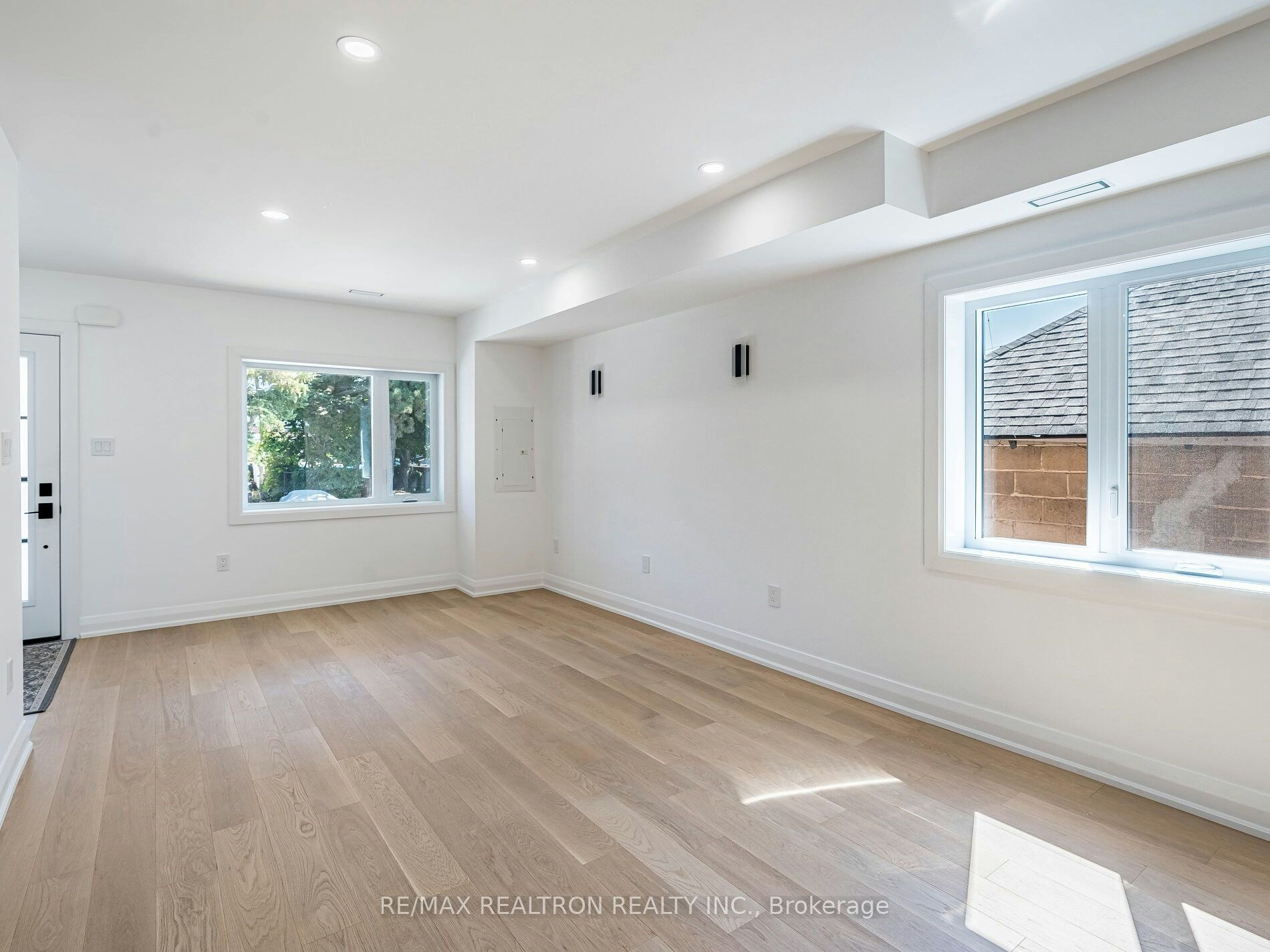 6 Greyton Crescent, Toronto, ON, M6E 2G2 - 12