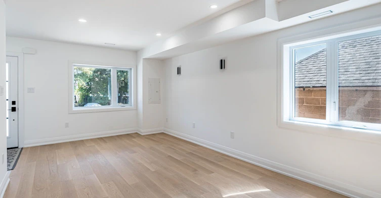 6 Greyton Crescent, Toronto, ON, M6E 2G2 - 12
