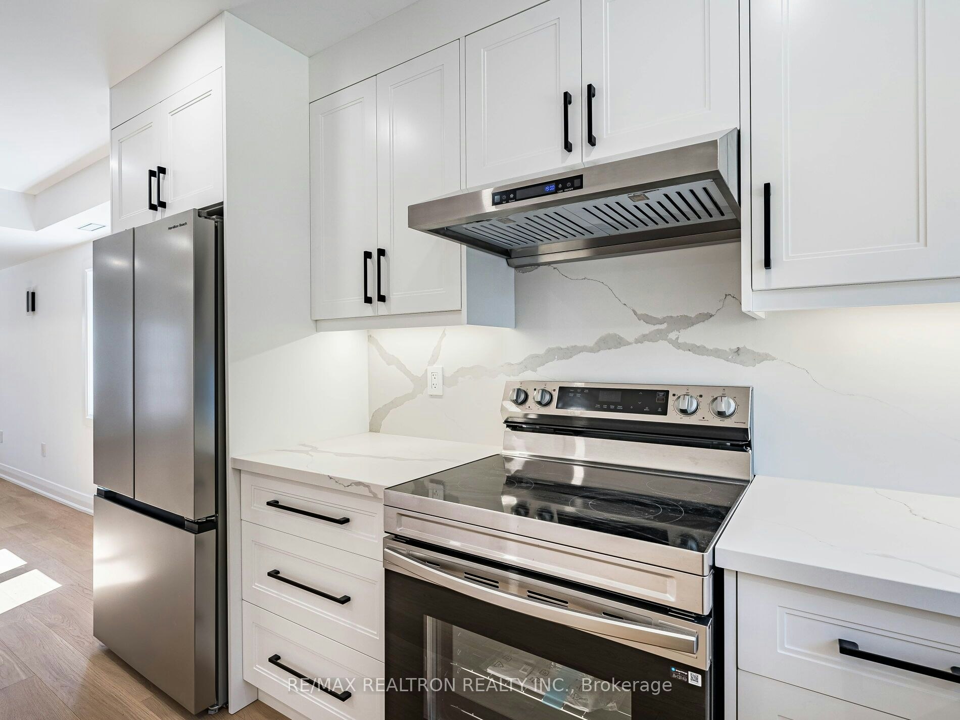 6 Greyton Crescent, Toronto, ON, M6E 2G2 - 17