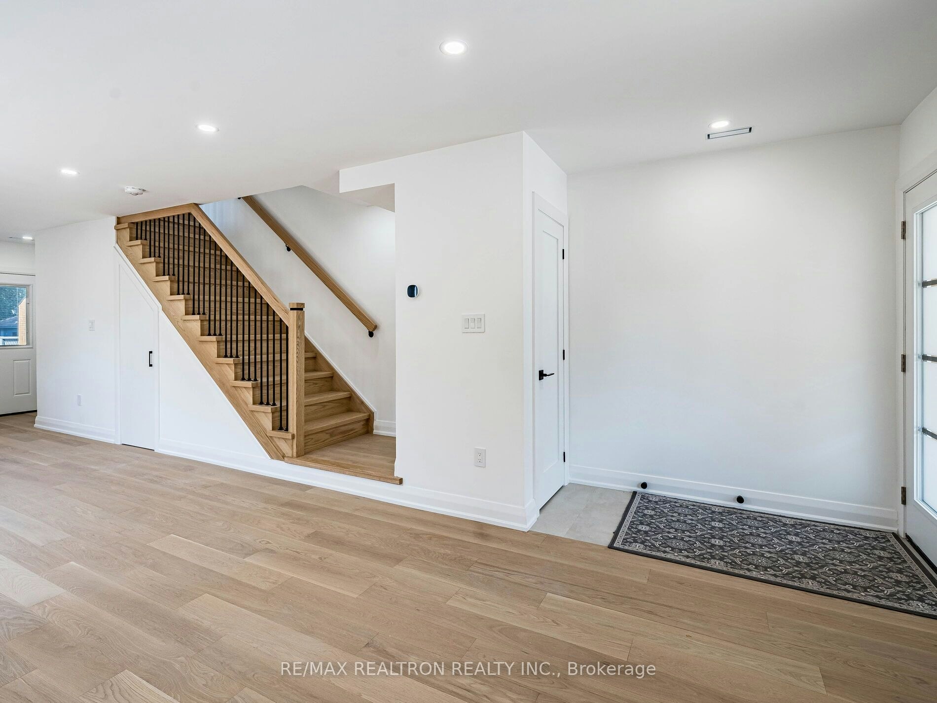 6 Greyton Crescent, Toronto, ON, M6E 2G2 - 9