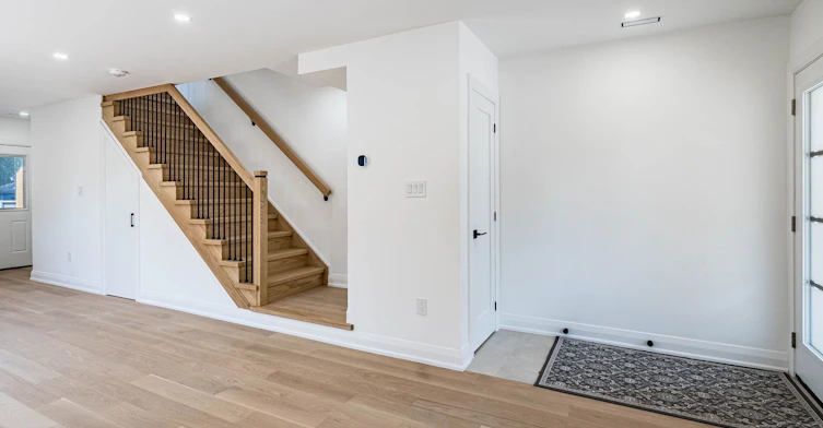 6 Greyton Crescent, Toronto, ON, M6E 2G2 - 9