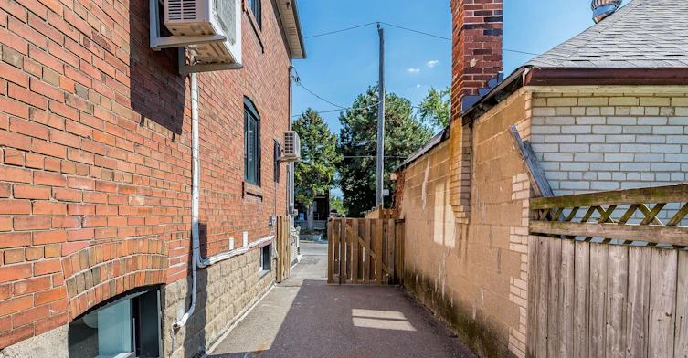 6 Greyton Crescent, Toronto, ON, M6E 2G2 - 46