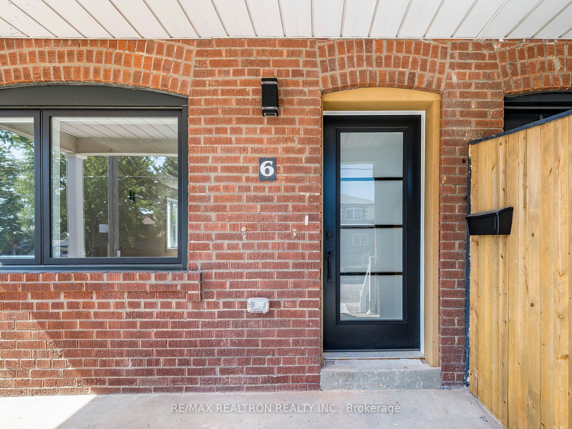 6 Greyton Crescent, Toronto, ON, M6E 2G2 - 7