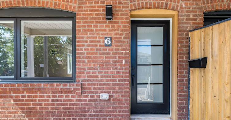 6 Greyton Crescent, Toronto, ON, M6E 2G2 - 7