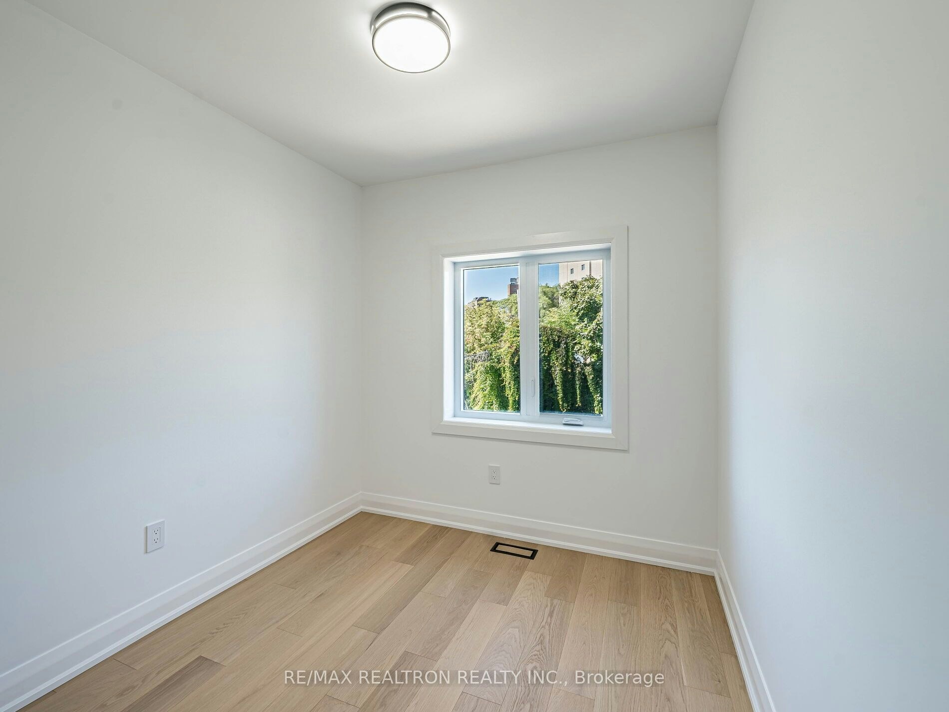 6 Greyton Crescent, Toronto, ON, M6E 2G2 - 32