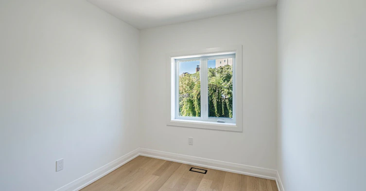 6 Greyton Crescent, Toronto, ON, M6E 2G2 - 32