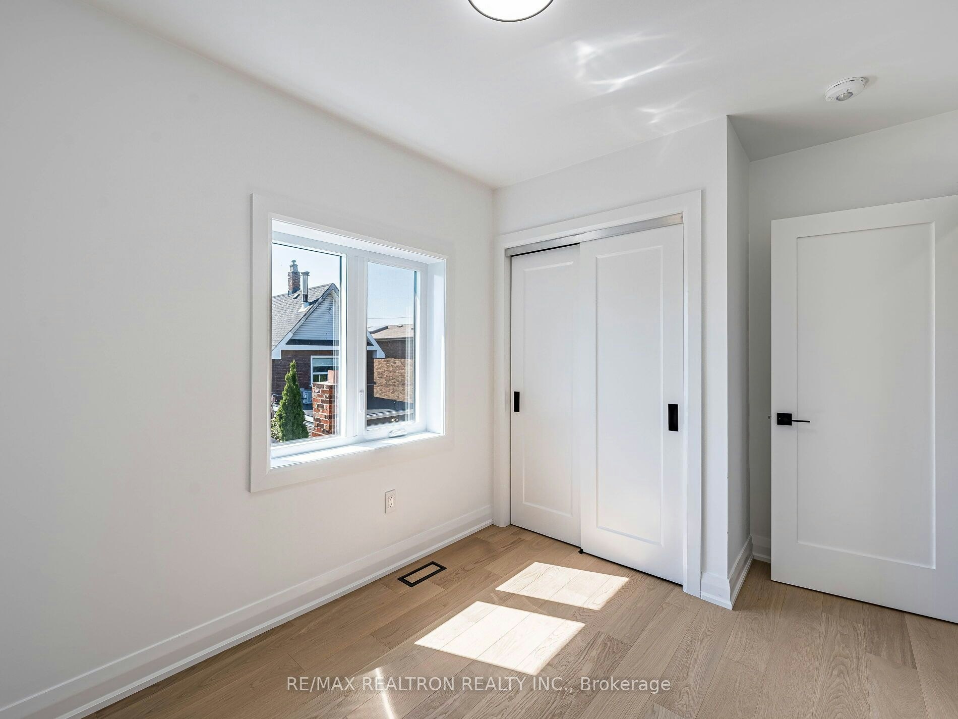 6 Greyton Crescent, Toronto, ON, M6E 2G2 - 30