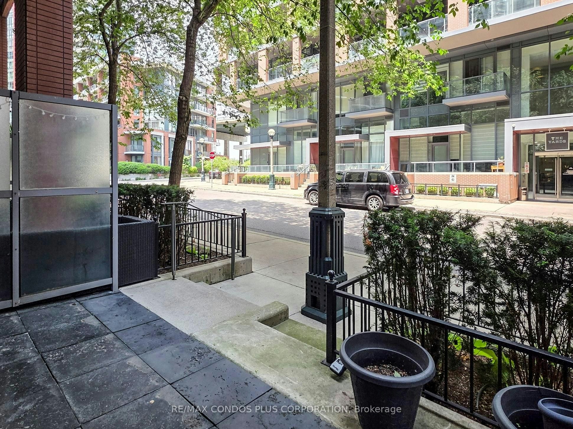 103-15 Bruyeres Mews, Toronto, ON, M5V 0A7 - 7