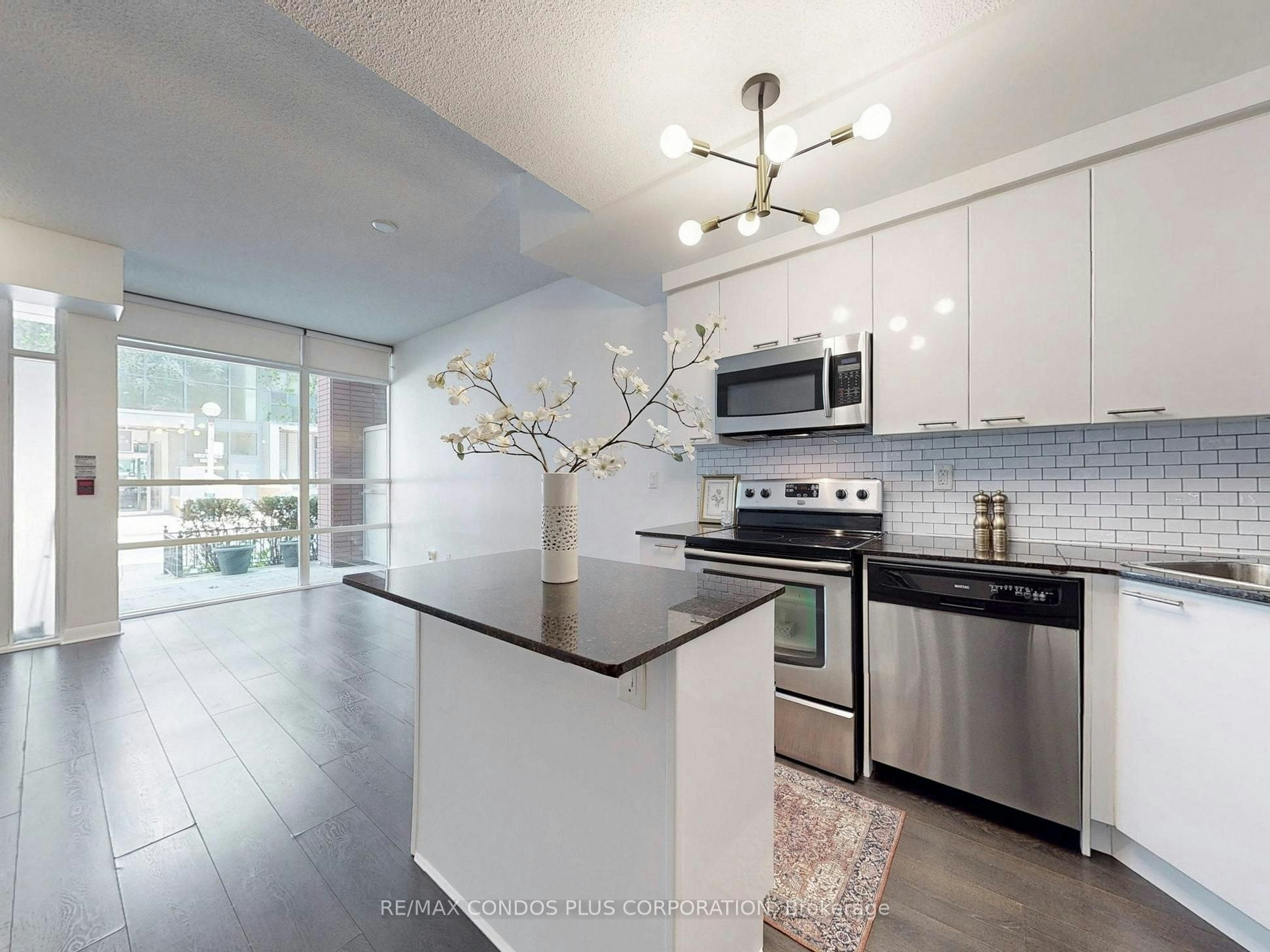 103-15 Bruyeres Mews, Toronto, ON, M5V 0A7 - 17