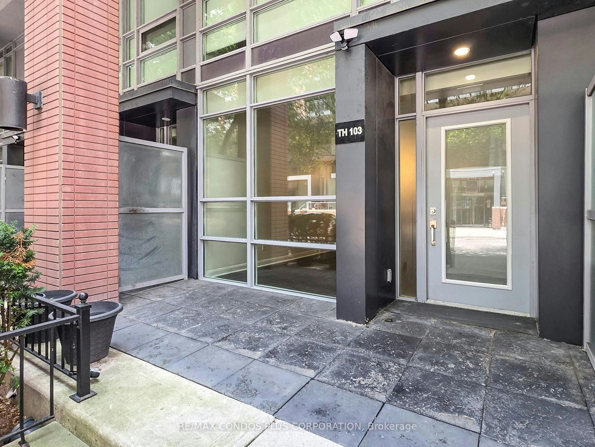 103-15 Bruyeres Mews, Toronto, ON, M5V 0A7 - 5