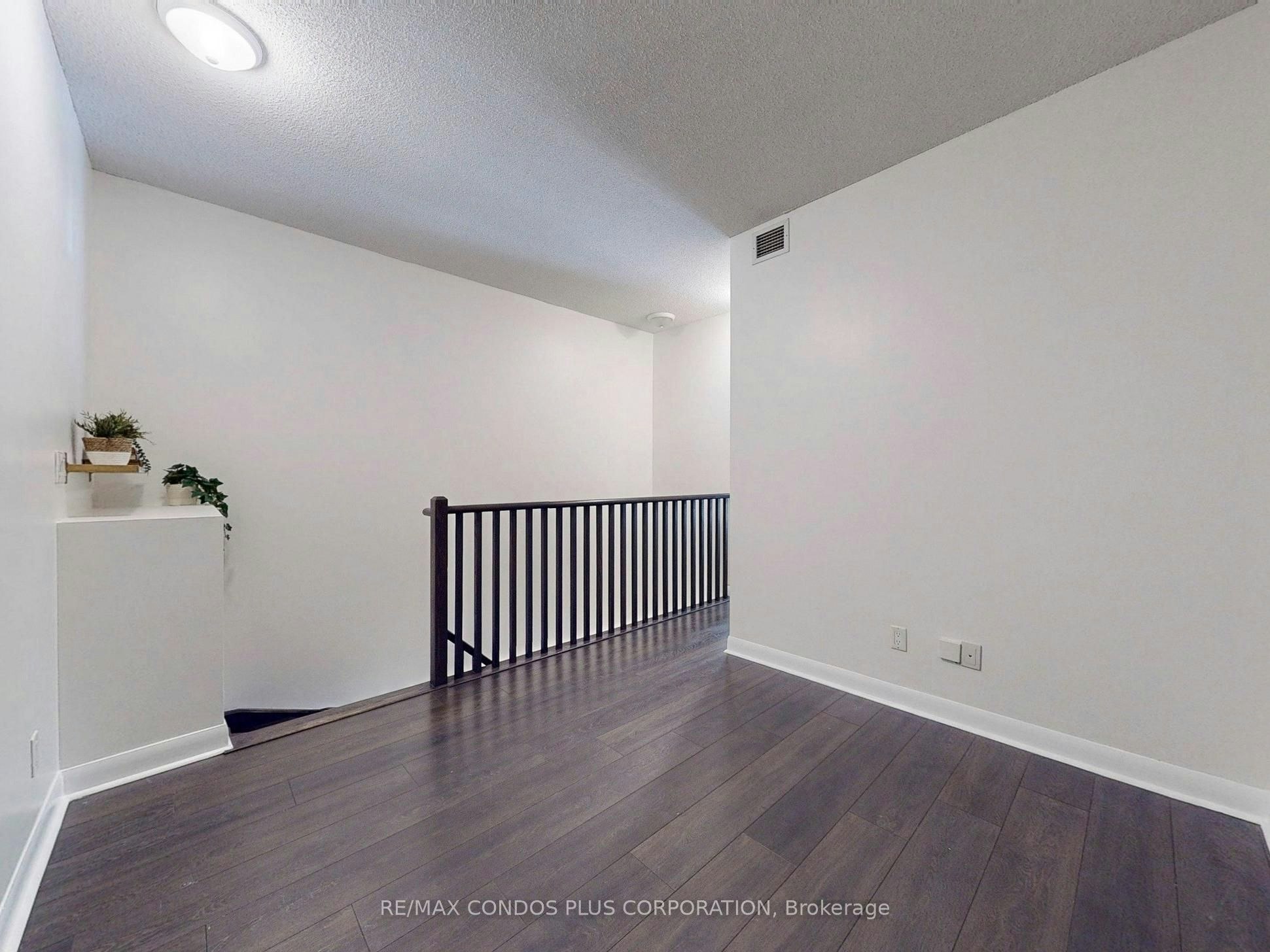 103-15 Bruyeres Mews, Toronto, ON, M5V 0A7 - 26