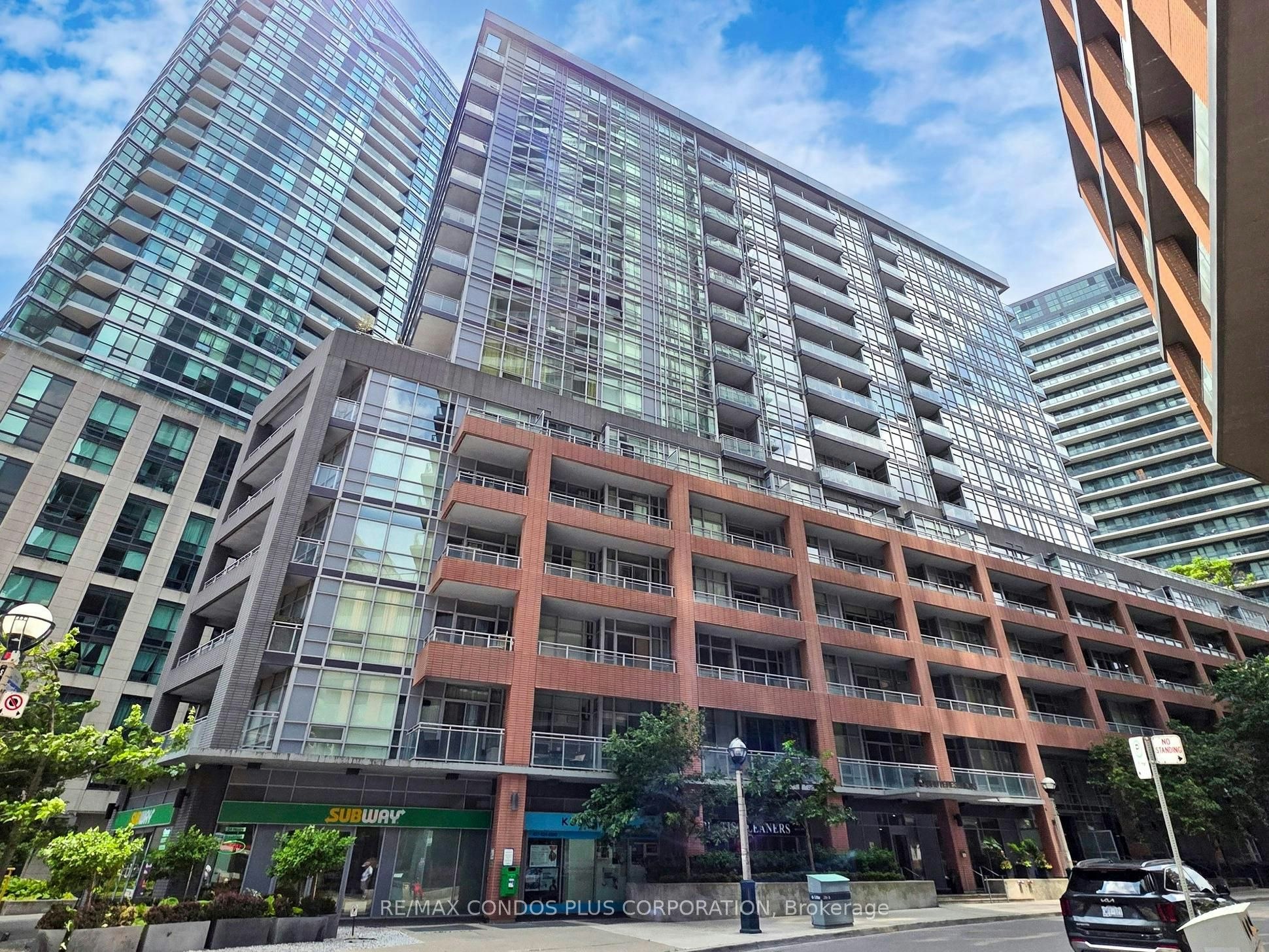 103-15 Bruyeres Mews, Toronto, ON, M5V 0A7 - 2