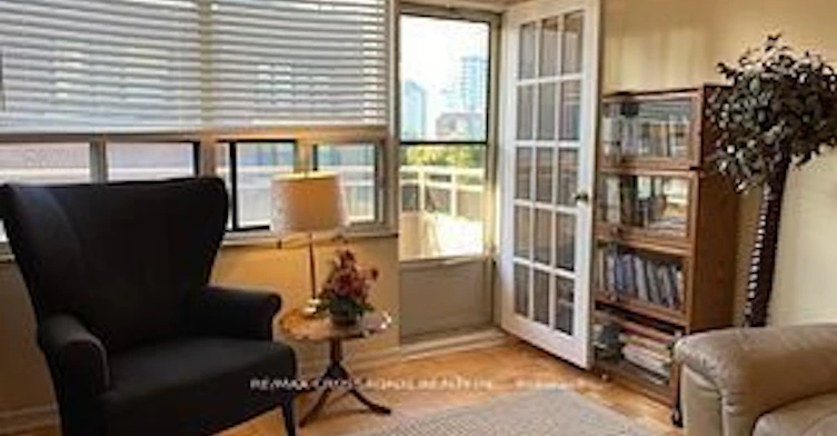 708-85 Lawton Boulevard, Toronto, ON, M4V 1Z7 - 5