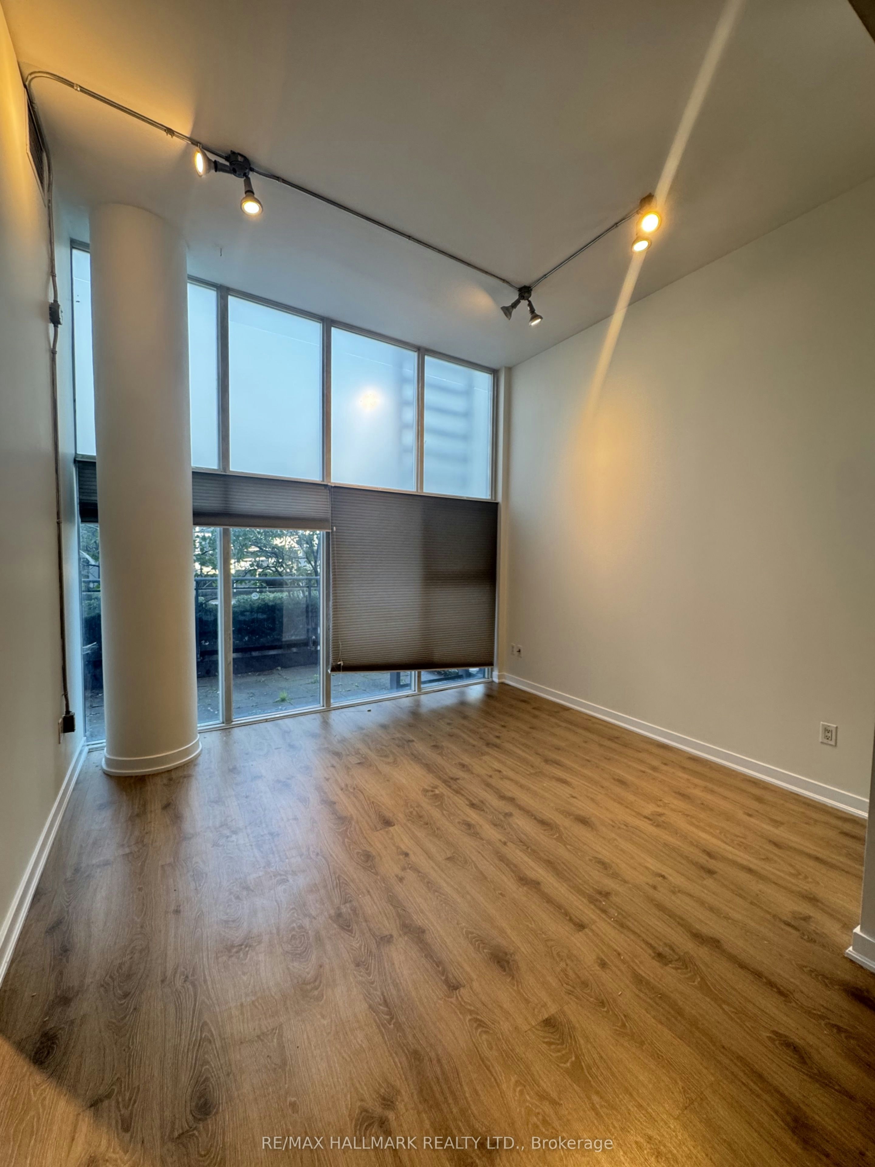 G19-33 Iceboat Terrace, Toronto, ON, M5A 4A5 - 2