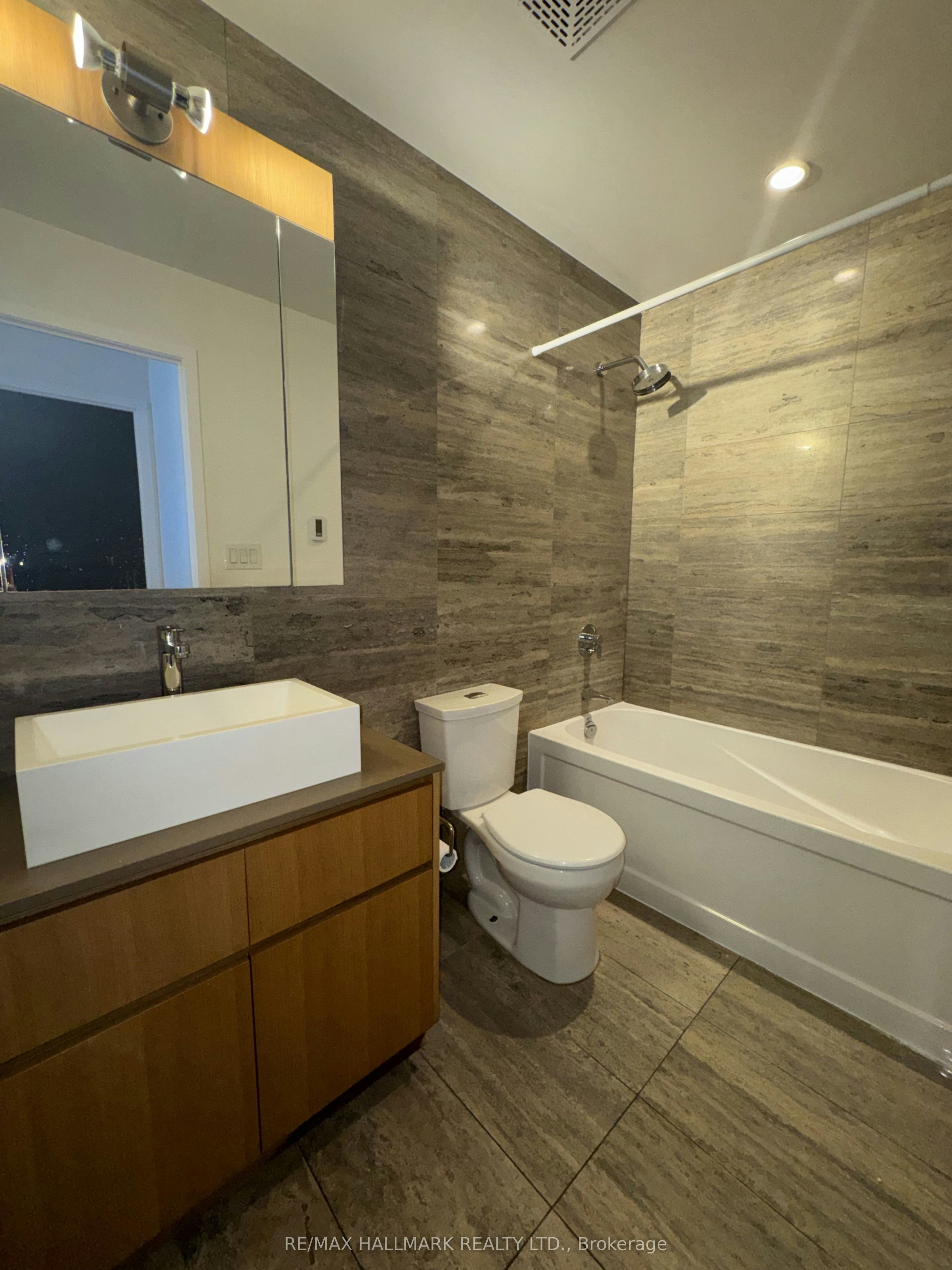 G19-33 Iceboat Terrace, Toronto, ON, M5A 4A5 - 7