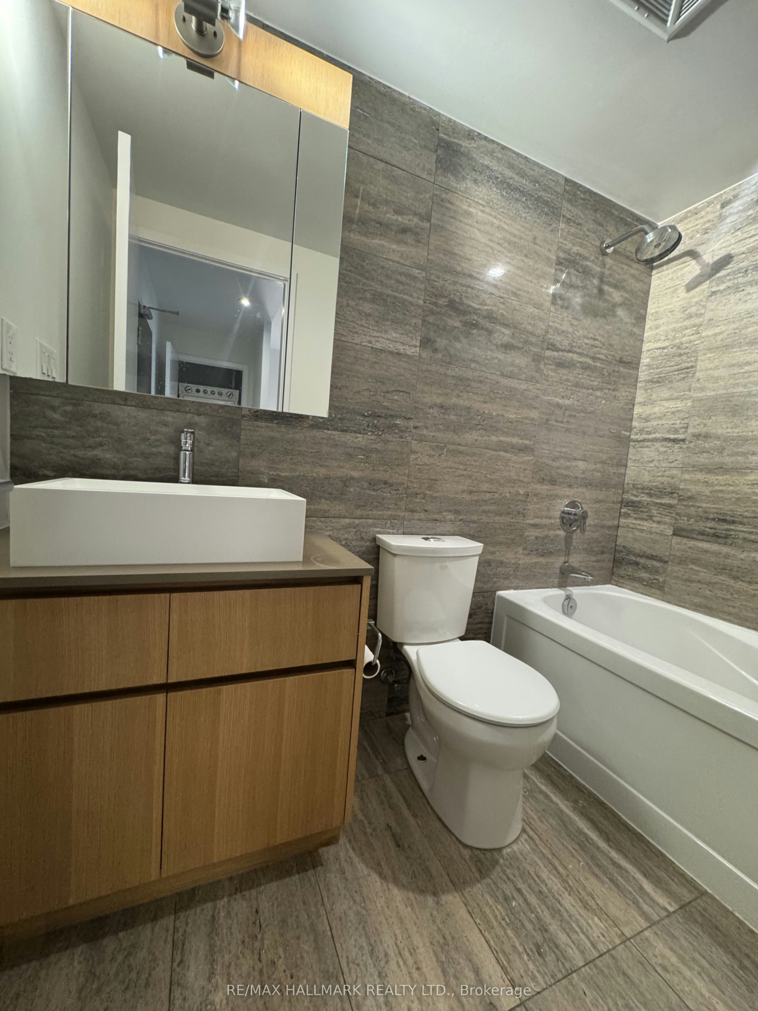 G19-33 Iceboat Terrace, Toronto, ON, M5A 4A5 - 13