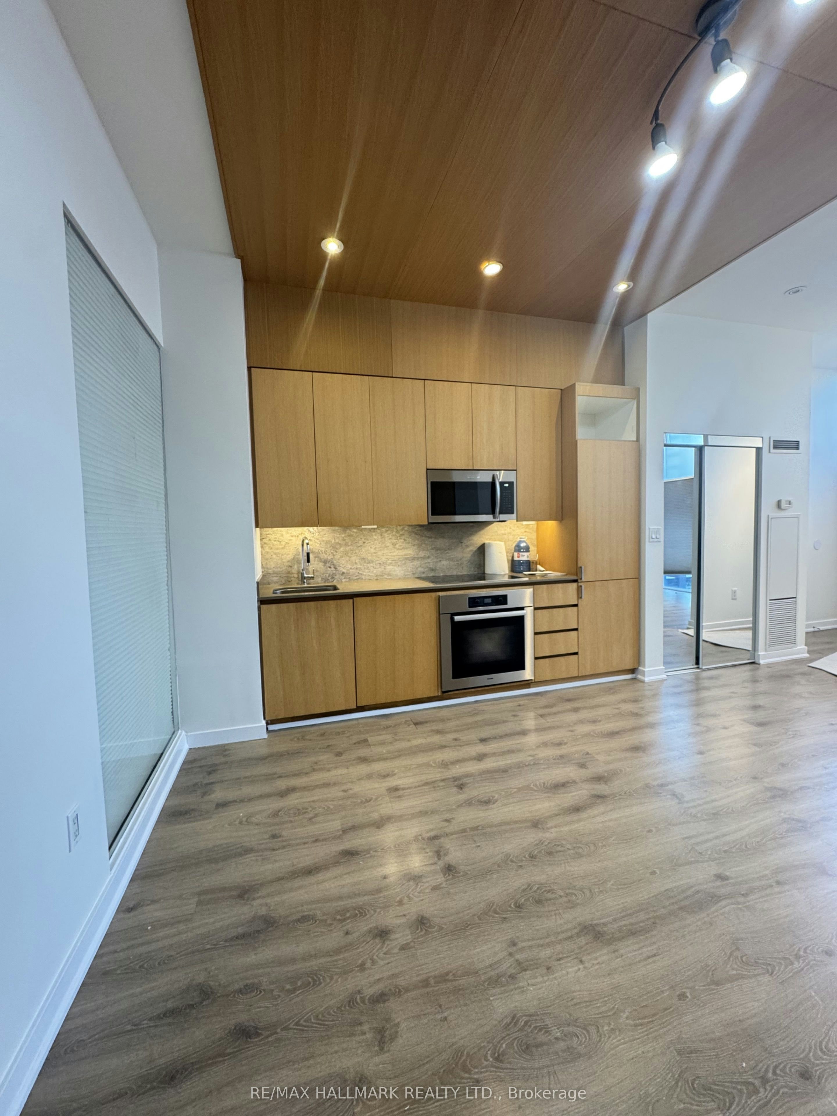 G19-33 Iceboat Terrace, Toronto, ON, M5A 4A5 - 3