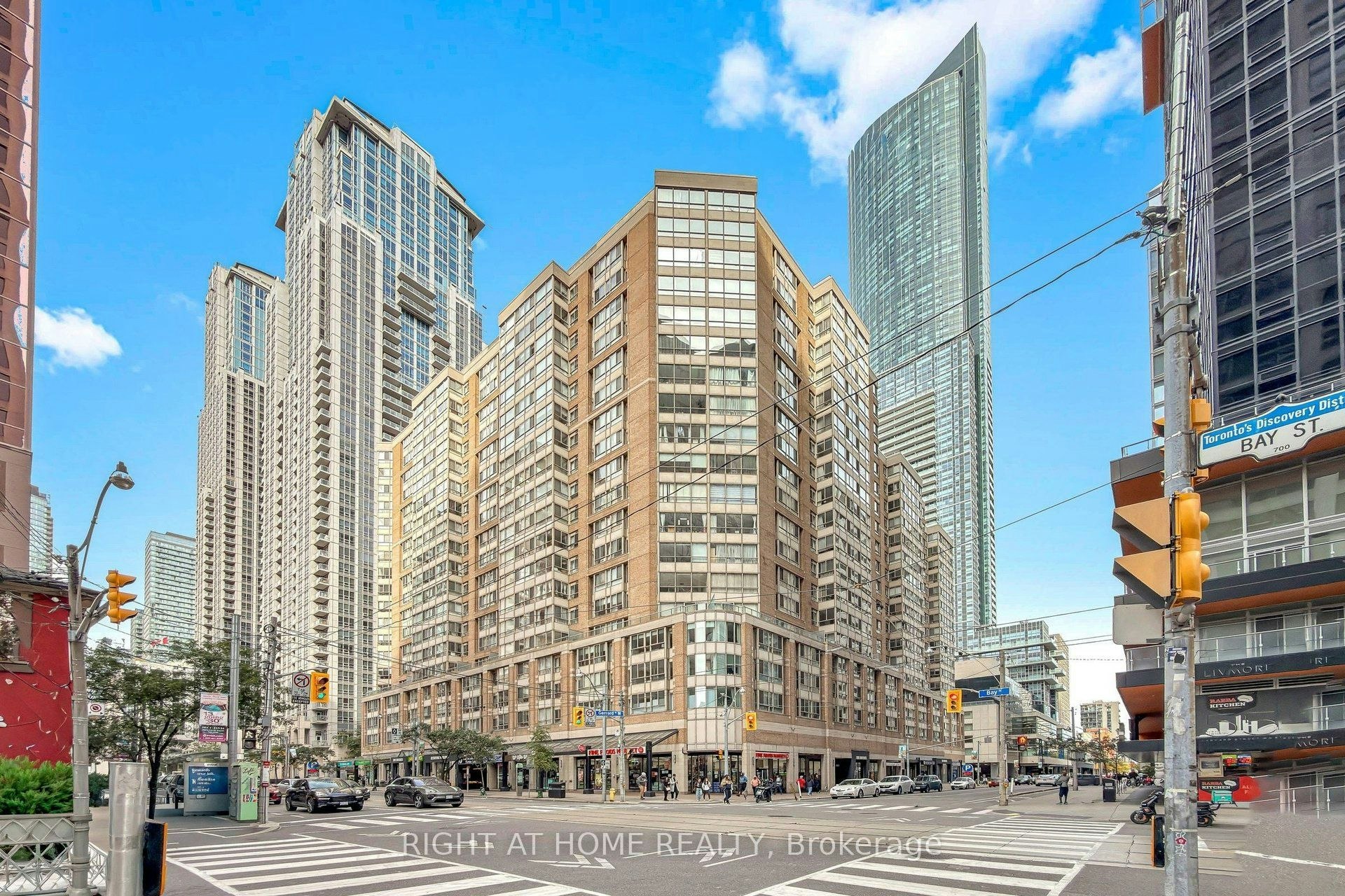 909-44 Gerrard Street W, Toronto, ON, M5G 2K2