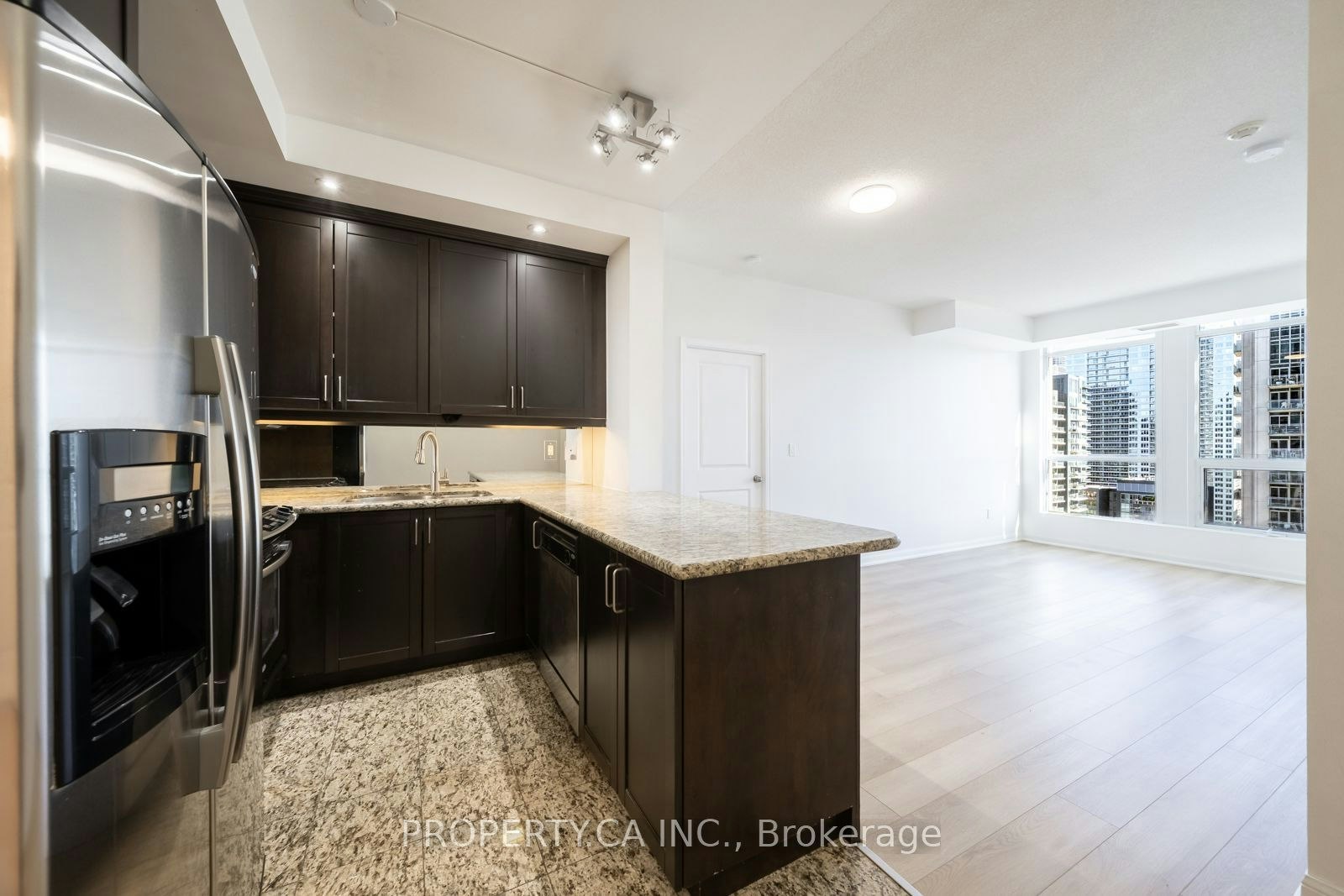 2103-628 Fleet Street, Toronto, ON, M5V 1A8 - 2